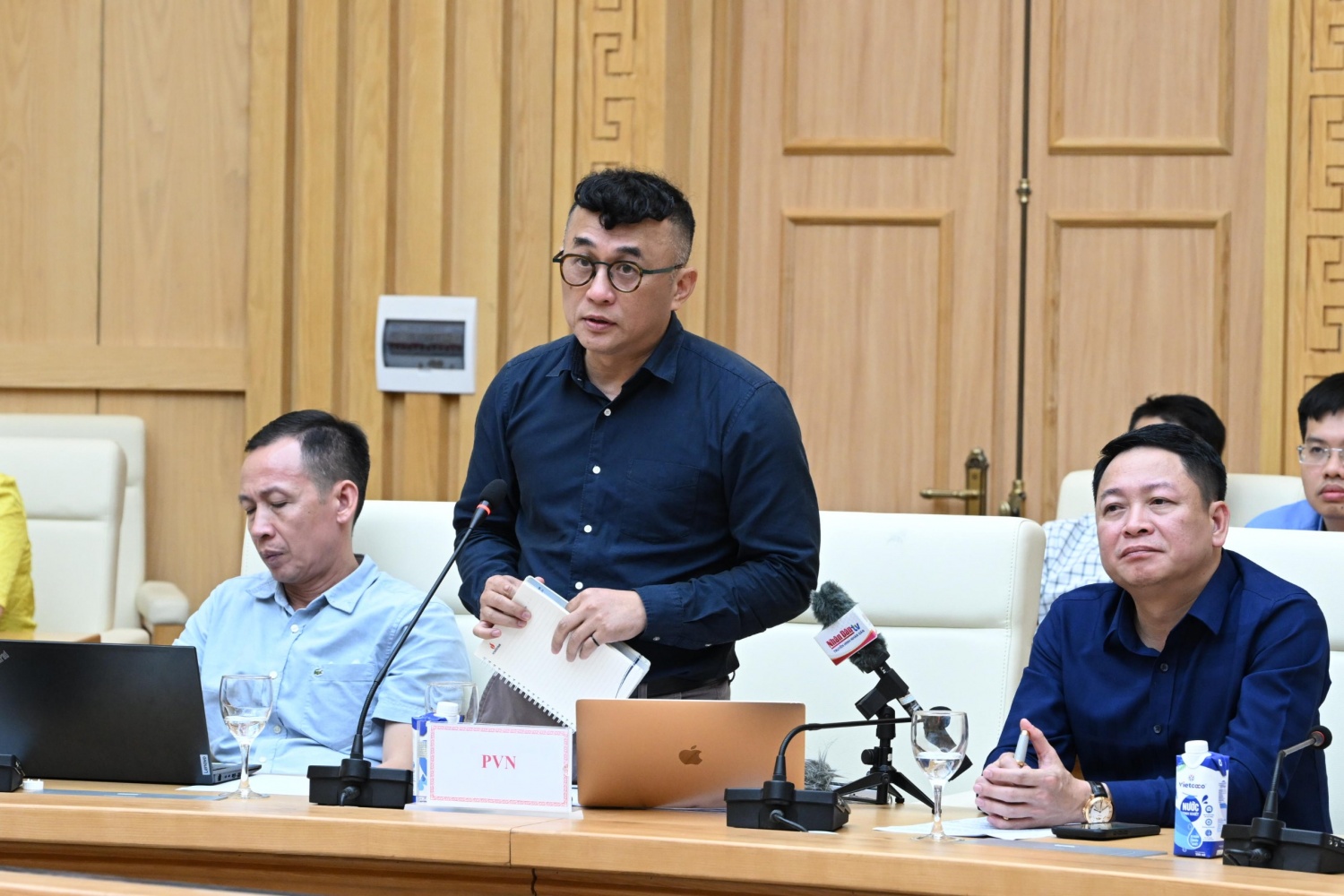 Bộ trưởng Nguyễn Hồng Diên họp với các địa phương, chủ đầu tư về dự án điện khí