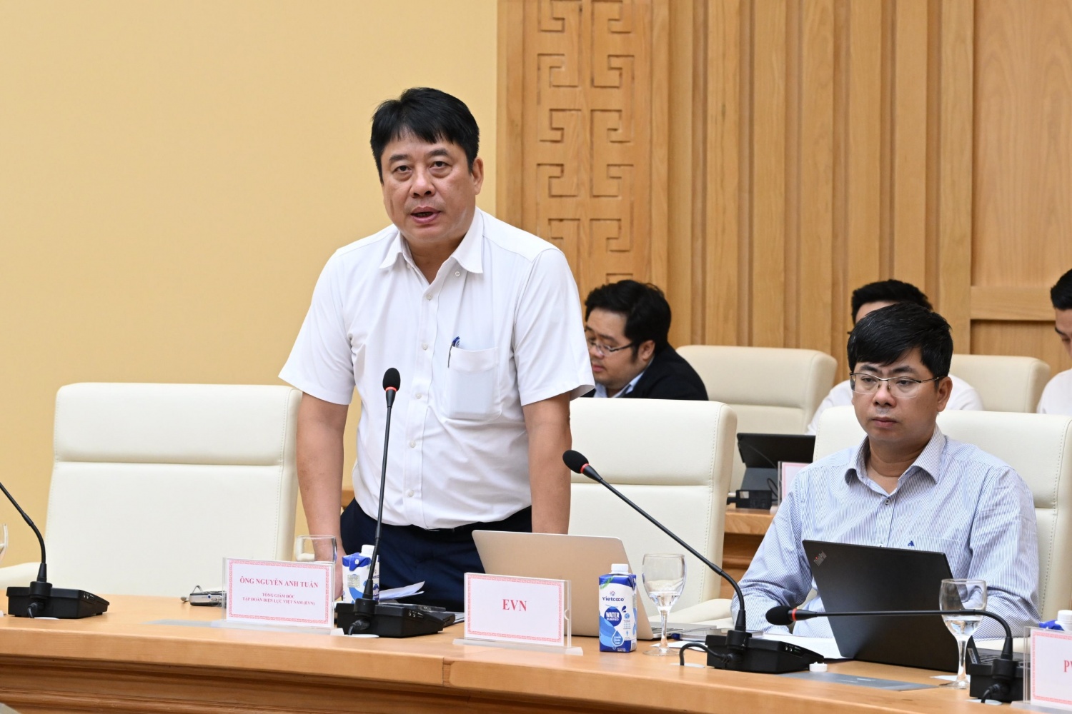 Bộ trưởng Nguyễn Hồng Diên họp với các địa phương, chủ đầu tư về dự án điện khí
