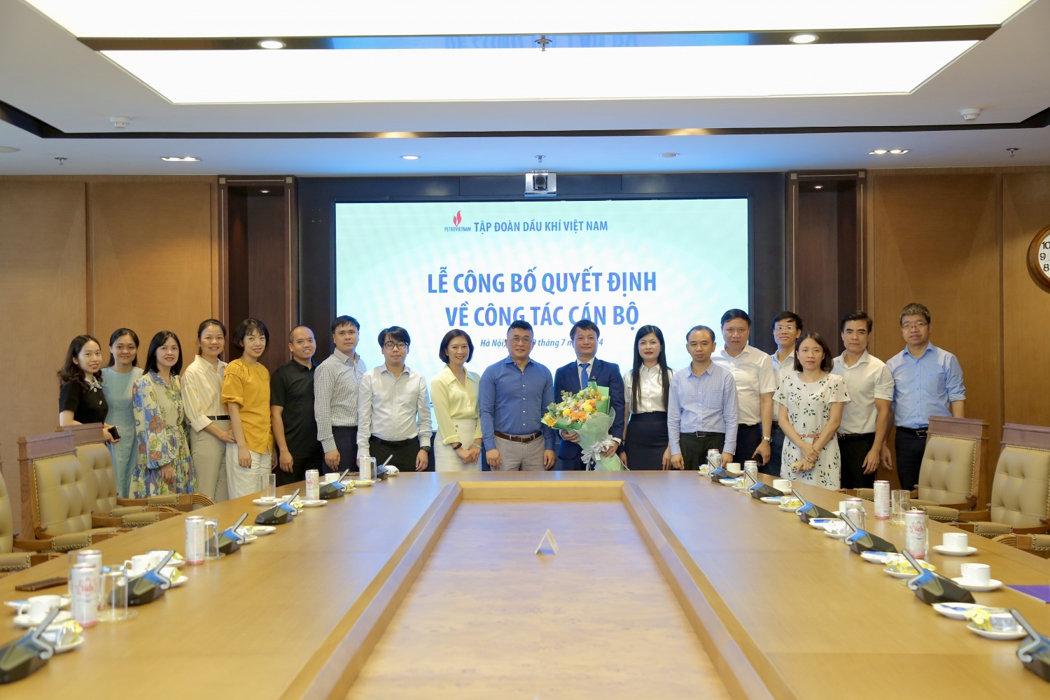 Trao quyết định Phó Trưởng ban Thương mai Dịch vụ Tập đoàn