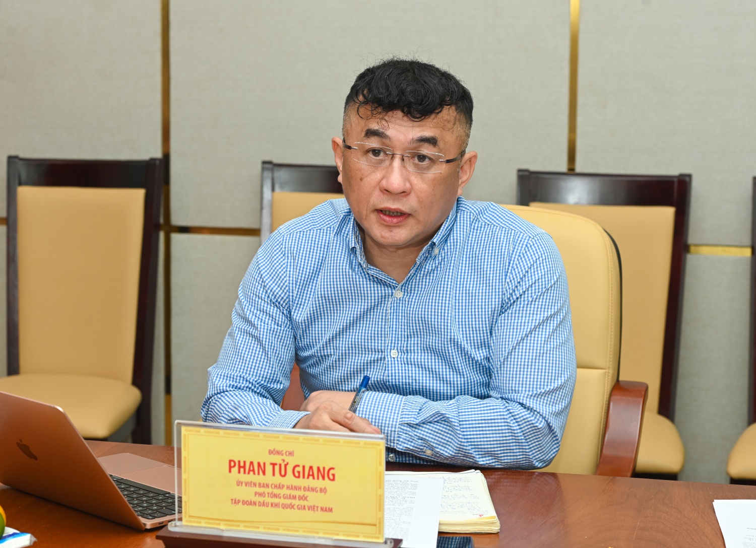 đồng chí Phan Tử Giang – Phó Tổng Giám đốc Tập đoàn phát biểu tại cuộc họp