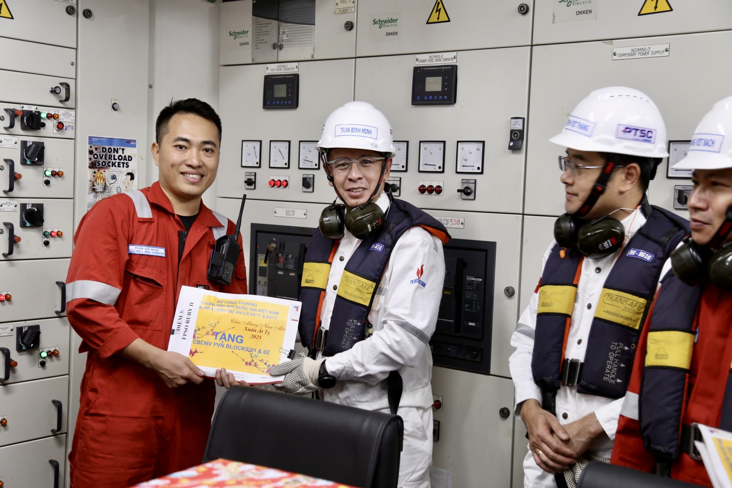 Lãnh đạo Bộ Công thương, Petrovietnam thăm và chúc Tết người lao động trên FPSO Lam Son và giàn Diamond Lô 01&02