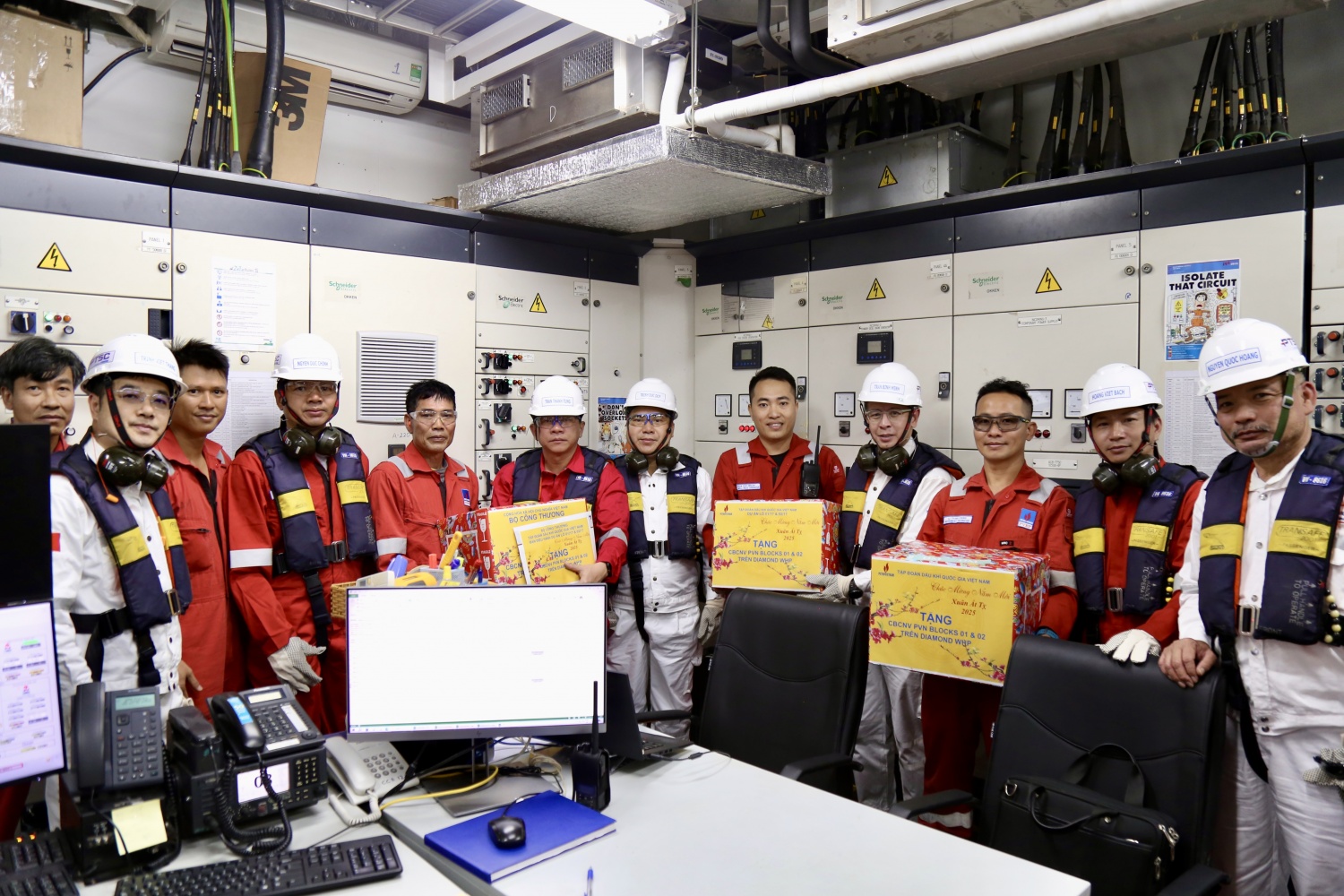 Lãnh đạo Bộ Công thương, Petrovietnam thăm và chúc Tết người lao động trên FPSO Lam Son và giàn Diamond Lô 01&02