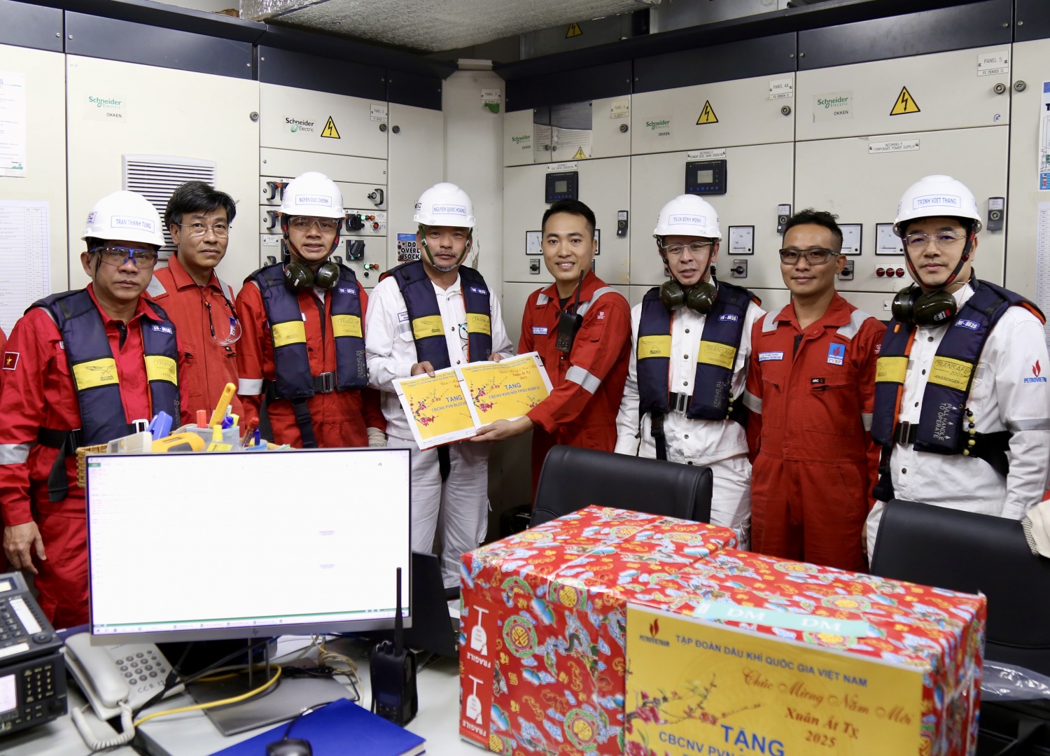Lãnh đạo Bộ Công thương, Petrovietnam thăm và chúc Tết người lao động trên FPSO Lam Son và giàn Diamond Lô 01&02