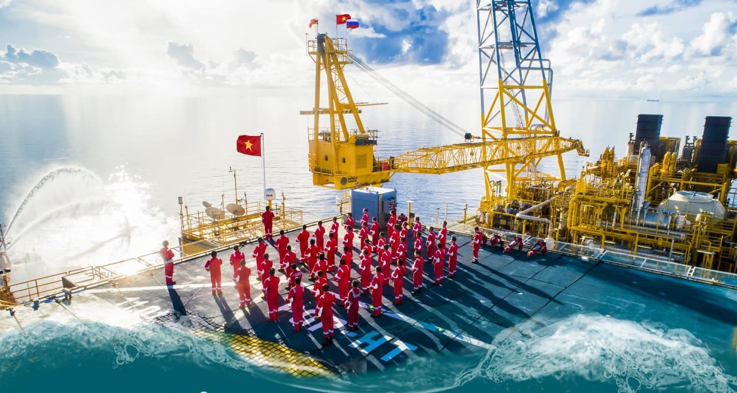 Người lao động Petrovietnam trên các công trình biển.