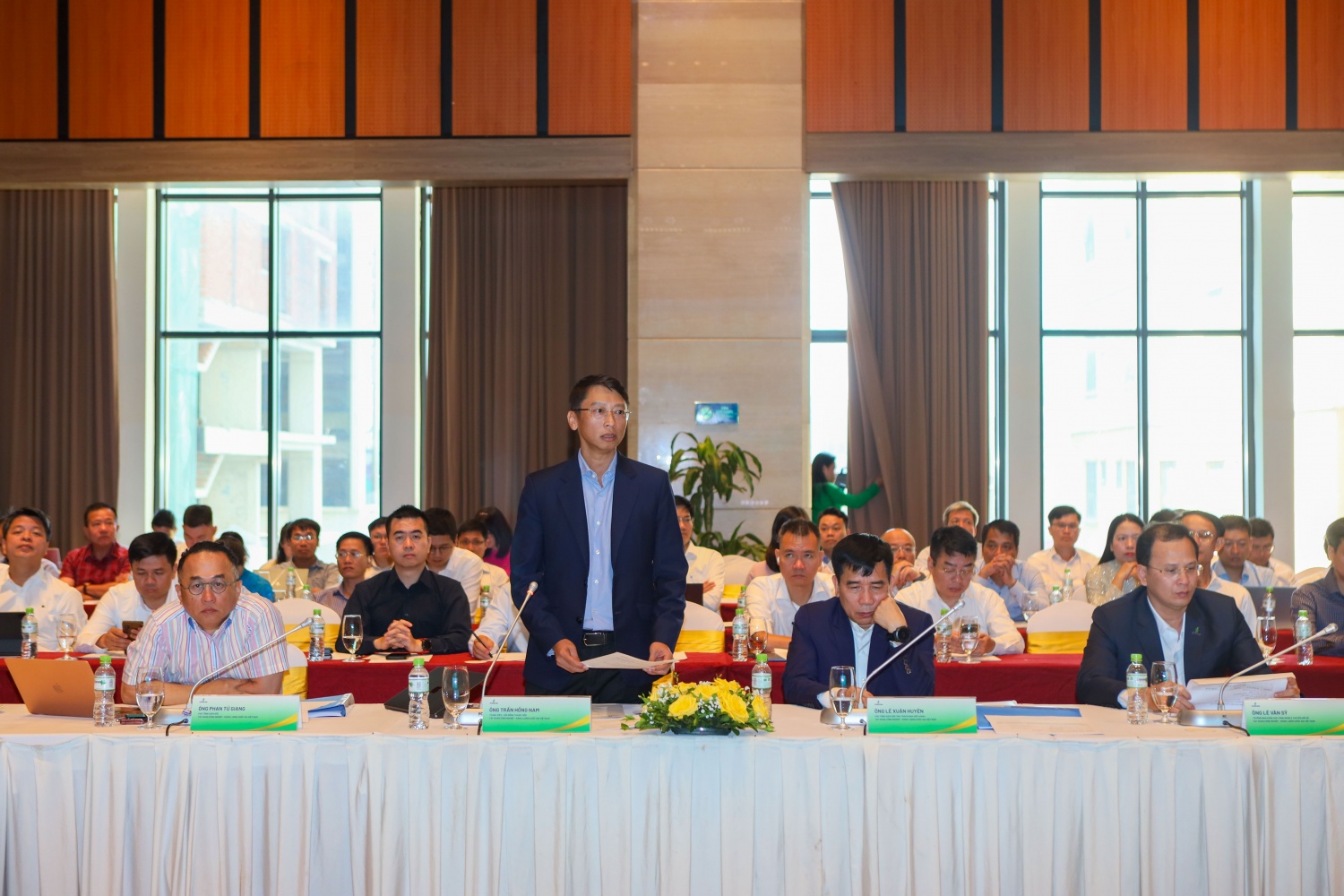 Chủ trì hội nghị gồm TS Trần Hồng Nam - Thành viên HĐTV Tập đoàn; TS Lê Xuân Huyên - Phó Tổng Giám đốc phụ trách Ban Điều hành Tập đoàn, Chủ tịch Hội đồng Khoa học và Công nghệ Tập đoàn; ông Phan Tử Giang - Phó Tổng Giám đốc Tập đoàn; PGS.TS Lê Văn Sỹ - Trưởng Ban Khoa học Công nghệ và Chuyển đổi số Tập đoàn.