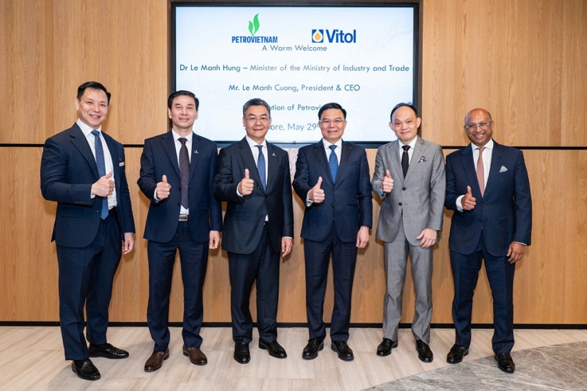 10 triệu thùng dầu thô và bước chuyển trong hoạt động thương mại quốc tế của PVNDB Chỉ trong thời gian ngắn của năm 2026, Chi nhánh Phân phối sản phẩm lọc dầu Nghi Sơn (PVNDB) đã giao dịch thành công khoảng 10 triệu thùng dầu thô, gồm 9 triệu thùng cung cấp cho Nhà máy Lọc hóa dầu Nghi Sơn (NSRP) và 10 triệu thùng dầu thô và bước chuyển trong hoạt động thương mại quốc tế của PVNDB Chỉ trong thời gian ngắn của năm 2026, Chi nhánh Phân phối sản phẩm lọc dầu Nghi Sơn (PVNDB) đã giao dịch thành công khoảng 10 triệu thùng dầu thô, gồm 9 triệu thùng cung cấp cho Nhà máy Lọc hóa dầu Nghi Sơn (NSRP) và